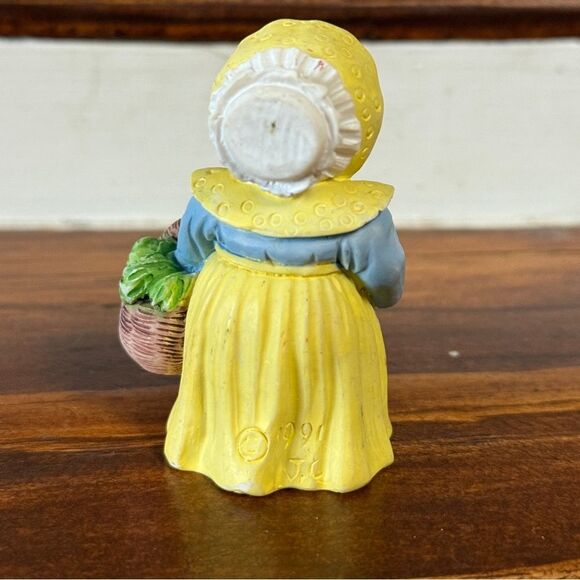 Vintage JC 1991 Tiny Mrs Owl miniature collectable figurine with Basket - Picture 4 of 10